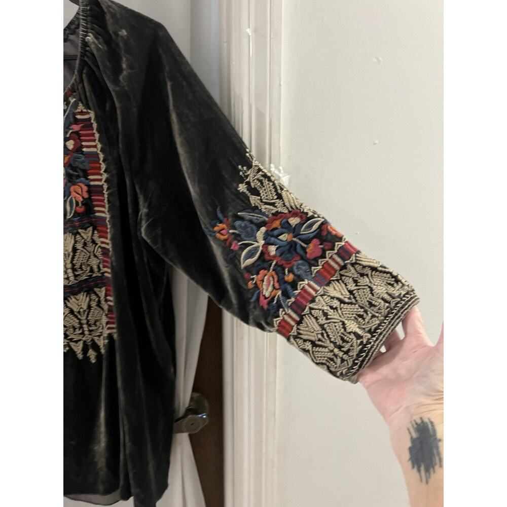 Johnny Was Gray Claude Embroidered Silk Blend Velvet Blouse Sz M Boho Peasant - Picture 3 of 8